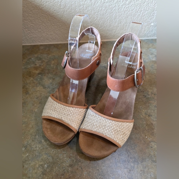 Dansko block heel sandals size 40 / Womens 10 - Picture 2 of 7